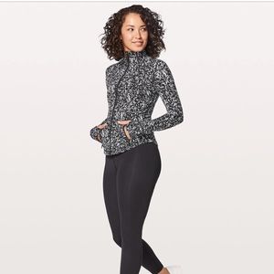 Lululemon Define Jacket in Chirasu Black Size 6